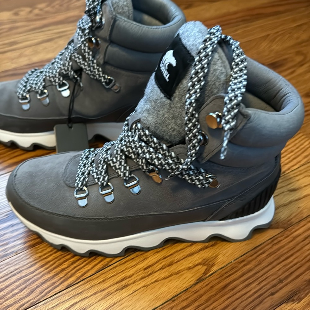 NWT Sorel kinetic conquest boot